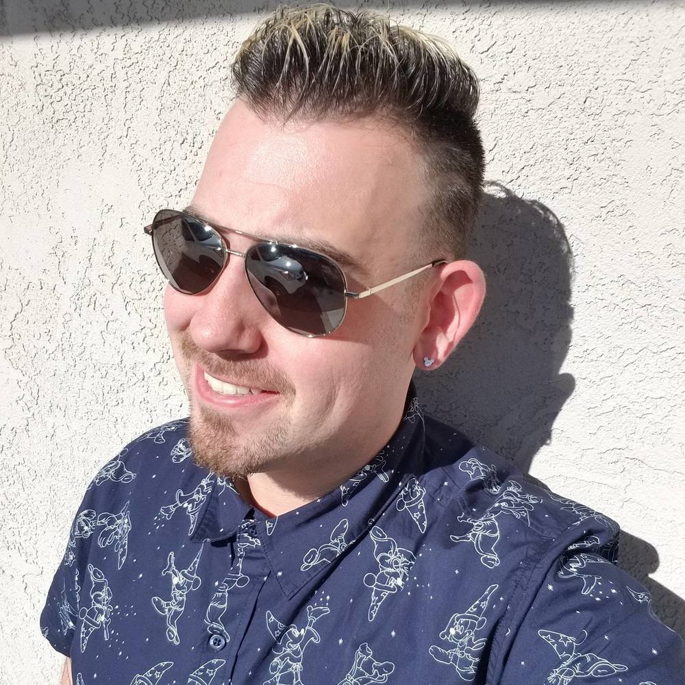Meet your Posher, Joeywockee
